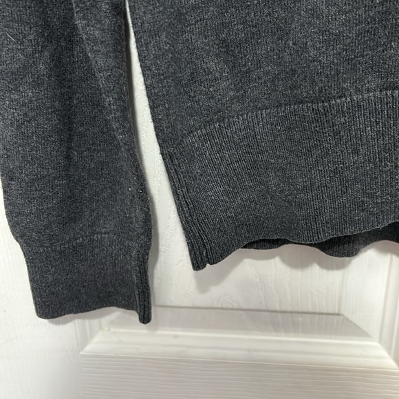 FRENCH CONNECTION V neck sweater. Size M - Picture 5 of 7